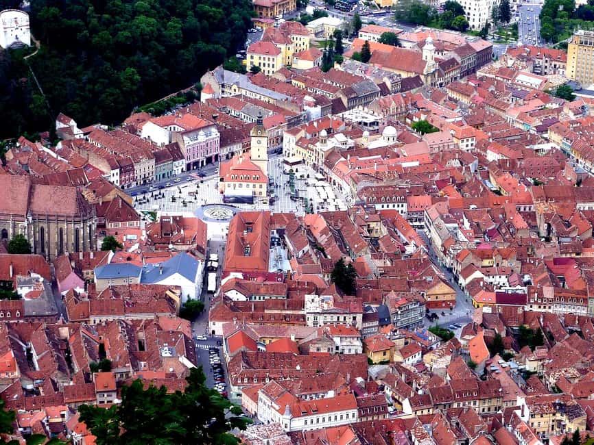 1-Day Guided Tour: Bucharest-Peles, Dracula Castle & Brasov - Guides, languages, and audio support