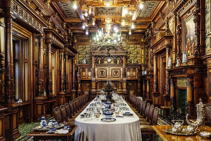 1-Day Minivan Tour 3 Castles: Peles, Wednesday & Dracula’s - What the guide adds to a long day