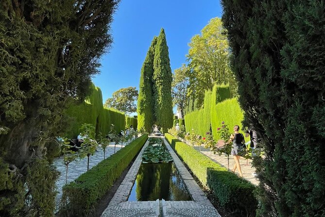 2-Hour Guided Tour of Alhambra Gardens and Alcazaba in Granada - Why an Italian guide changes the visit