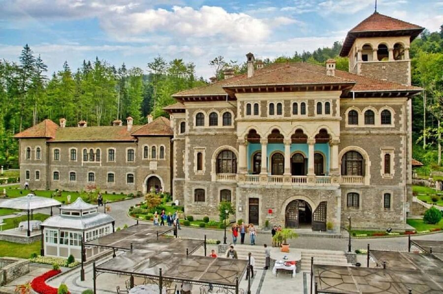 3 Castle Bucharest: Dracula Castle, Wednesday & Peles Castle - What the price really covers