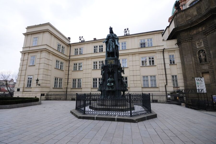 3-Hour Prague Castle & Interiors Tour - Timing, group size, and the guide’s pace