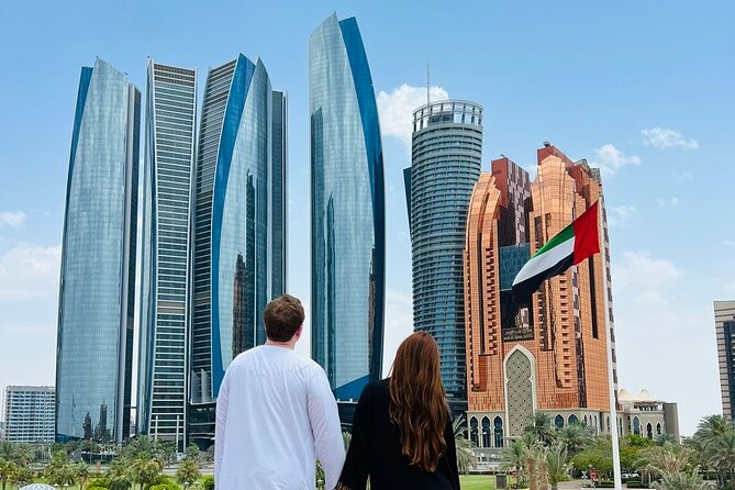 8 hours Abu Dhabi Grand Mosque and Qasar Al Watan Palace Tour - What the Guide Adds to the Experience