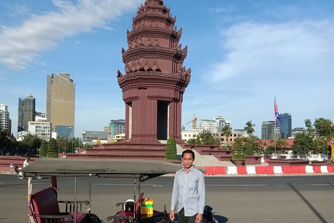 A Full Day Tour for Royal Palace, S21, Killing Fields & More - The Royal Palace is the day’s grandest setting