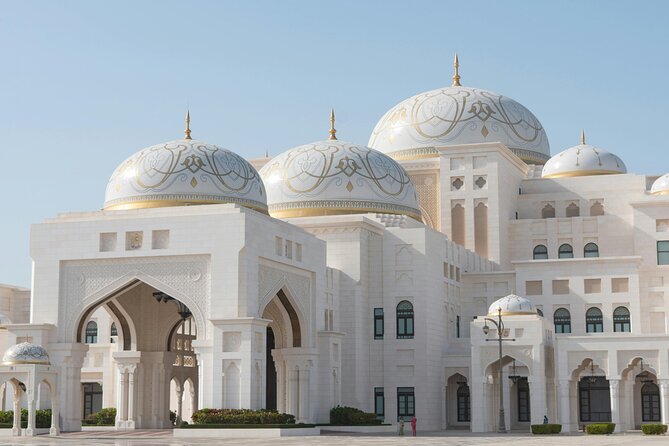 Abu Dhabi City Tour: Grand Mosque, Palace, Souk, Louvre & Ferrari - Yas Mall, Ferrari World, and the limits of one hour