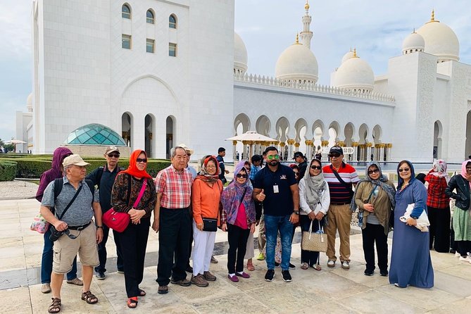 Abu Dhabi City Tour With Presidential Palace Entrance - Guided Tour - Sheikh Zayed Grand Mosque sets the tone