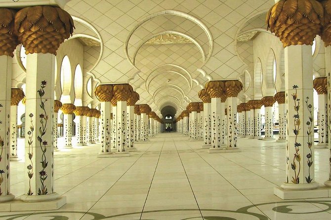 Abu Dhabi Sheikh Zayed Grand Mosque, Louvre, Qasr Al Watan Palace - A private car is the biggest practical advantage