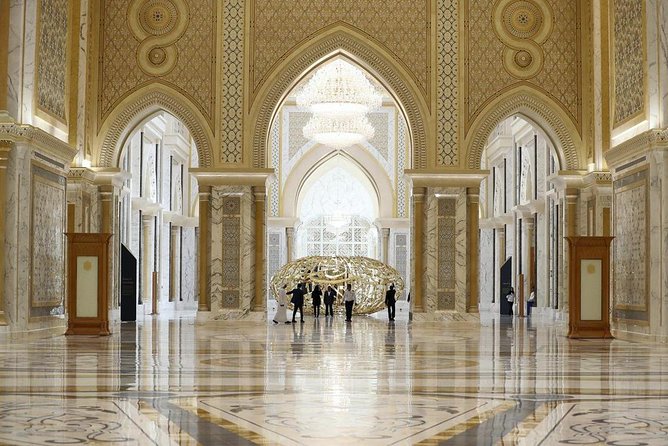 Abu Dhabi Tour: Grand Mosque, Heritage Village, Emirates Palace & Qasr Al Watan - The Corniche and the spaces between stops