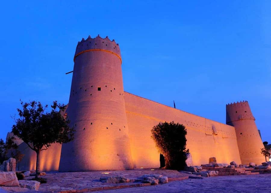 Al Masmak Fortress, Murabba Palace, and Souq Al Zal Tour - Meeting at the National Museum metro station