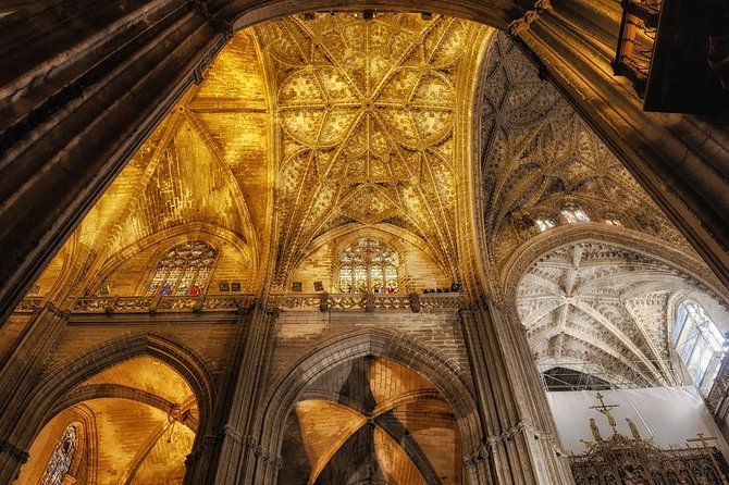 Alcazar and Cathedral of Seville Tour with Skip the Line Tickets - Guides make the biggest difference