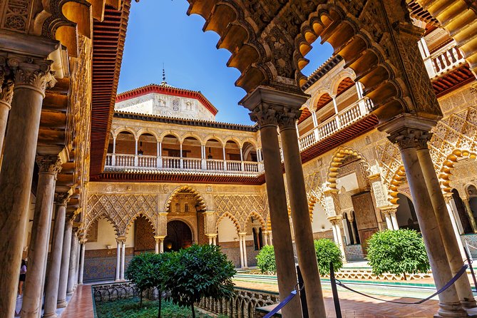 Alcazar, Cathedral and Giralda Guided Tour with Priority Tickets - How the guide affects your day