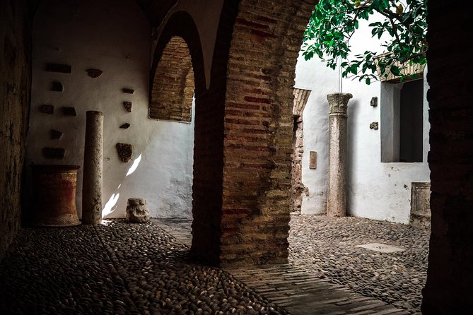 Alcázar de los Reyes Cristianos - Patio Morisco and the pleasure of an open courtyard