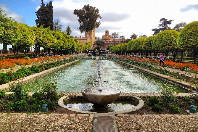 Alcazar of Cordoba Small Group Tour with Skip the Line Ticket - How the guide affects the experience