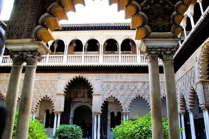 Alcazar of Seville Exclusive Group, max. 9 travelers - Meeting the Guide at Plaza del Triunfo