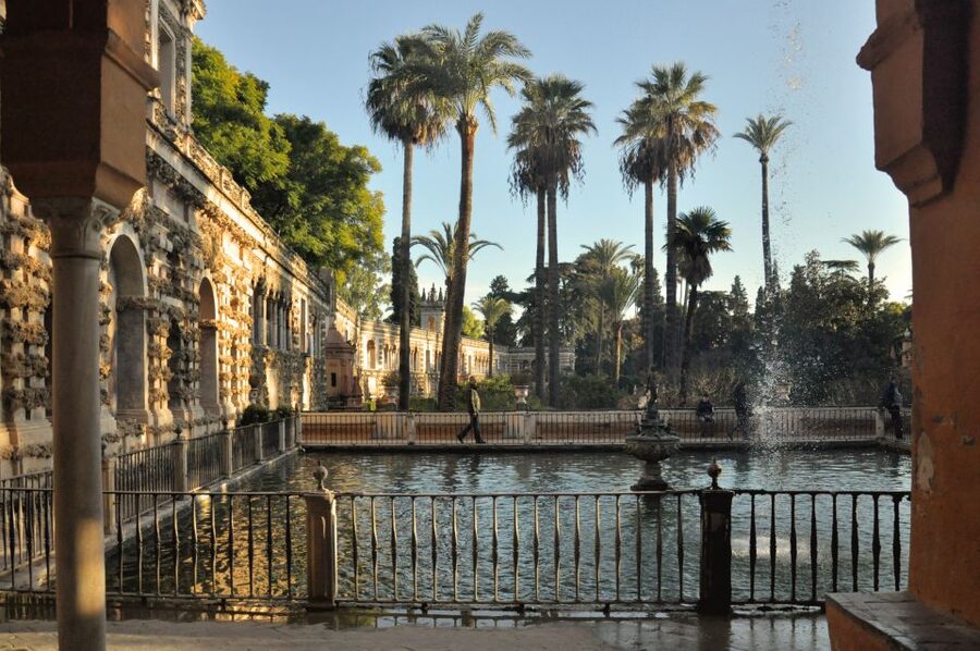 Alcázar of Seville Skip-the-Line Tickets and Guided Tour - A practical look at the guides