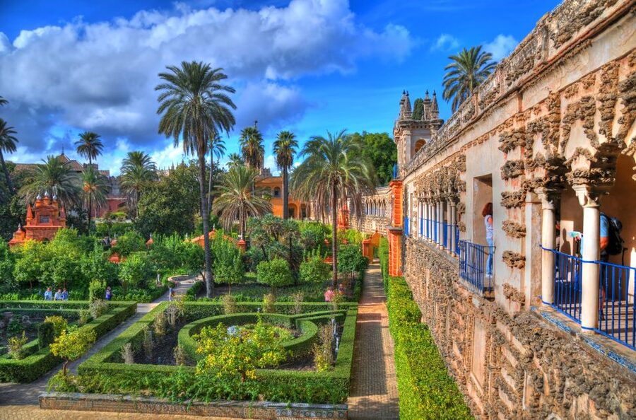 Alcazar of Seville VIP Tour - Entering the Alcazar through the preferential queue