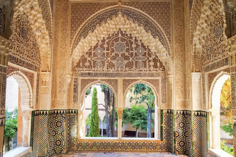 Alhambra and Albaicín Full-Day Private Tour from Seville - Generalife Gardens and the Sultan’s Summer Retreat