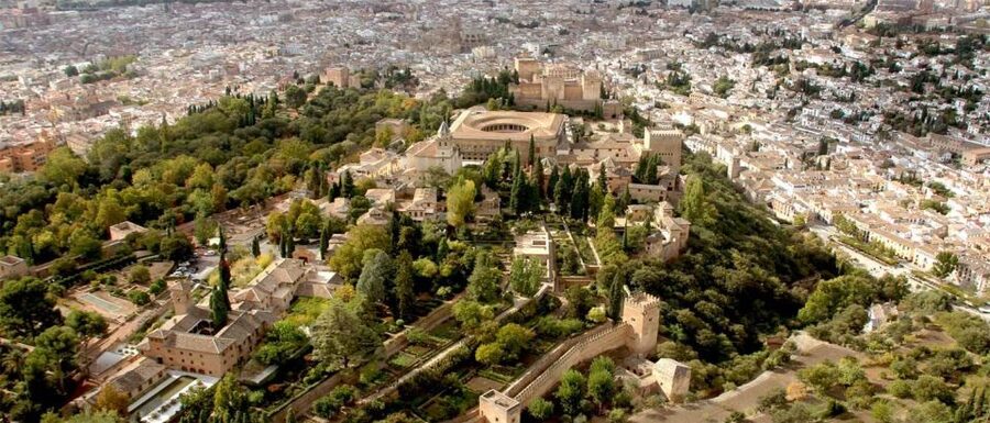 Alhambra and Albaicín Full-Day Private Tour from Seville - What the Guides Add to the Day