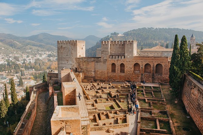 Alhambra and Generalife Skip-the-Line Ticket with Guide - Why the Nasrid Palace warning matters