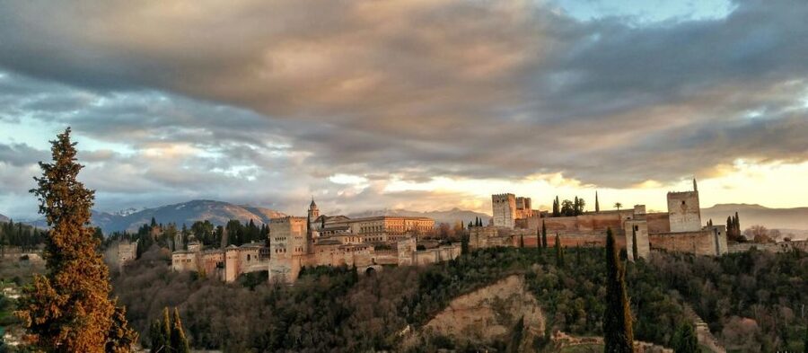 Alhambra and Nasrid Palaces and Local Food Experience - Palace of Charles V, a sharp change in style