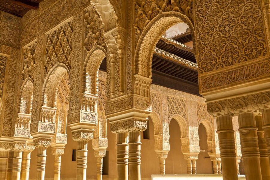 Alhambra and Nasrid Palaces and Local Food Experience - How the schedule works with the seafood lunch