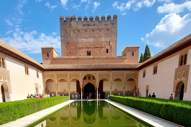Alhambra and Nasrid Palaces Guided Tour with Tickets - Why a guide helps at the Alhambra