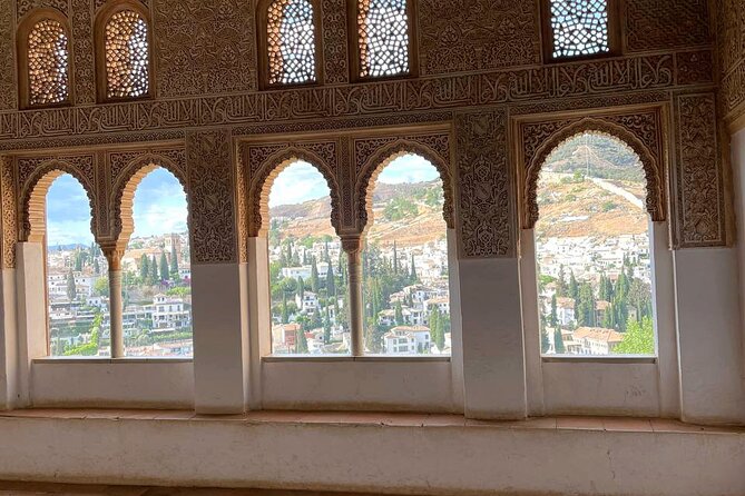 Alhambra and Nasrid Palaces Guided Tour with Tickets - Timing, walking, and practical details