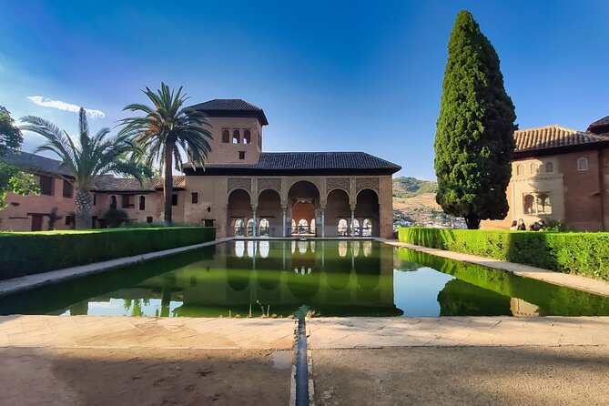 Alhambra and Nasrid Palaces: Skip-the-line Ticket and Local Guide - Nasrid Palaces: the reason to book early