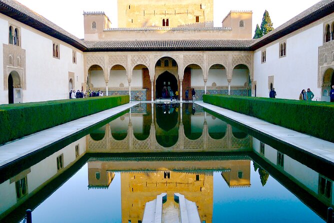 Alhambra and Nasrid Palaces: Skip-the-line Ticket and Local Guide - Generalife gardens: the calm opening
