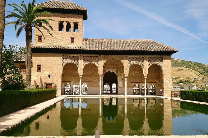Alhambra &Charles Palace Guided Tour with Optional Nasrid Palaces - Generalife Gardens and the value of going slowly