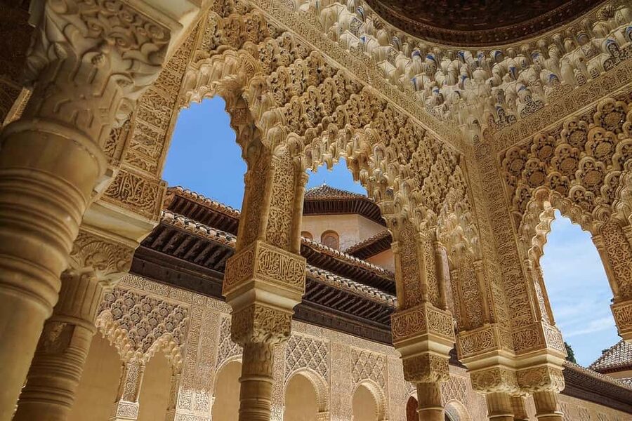 Alhambra: complete private tour with official tour guide and tickets - Generalife gardens and the sultans’ summer palace