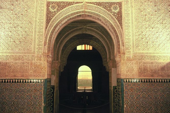 Alhambra Complete: Ticket Skip-the-Line Nasrid Palace and Generalife with Guide - The Nasrid Palaces: the essential timed entry