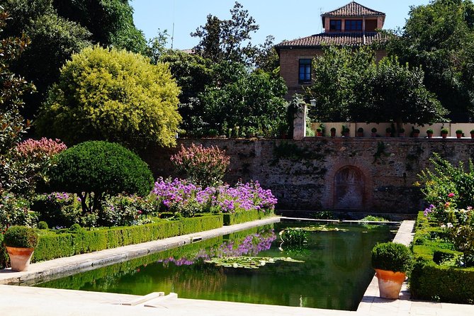 Alhambra Complete: Ticket Skip-the-Line Nasrid Palace and Generalife with Guide - How much walking and time should you expect?