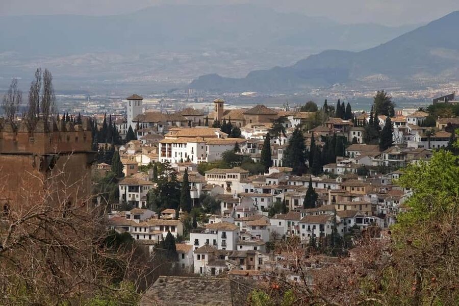 Alhambra: complete tour with Nasrid Palaces, official tour guide, and tickets - A short break before the fortress