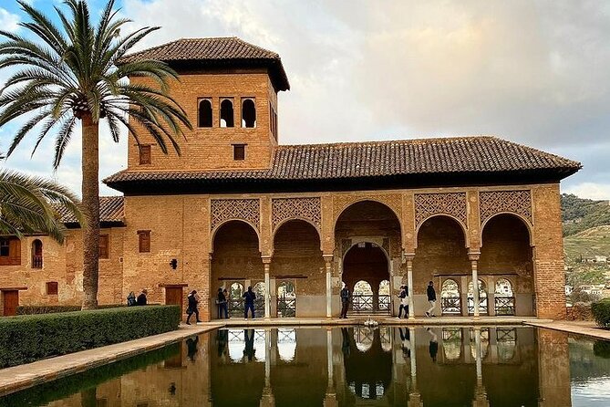Alhambra Experience – Explore Nasrid Palaces & Generalife Gardens - The Alhambra complex: more than one palace