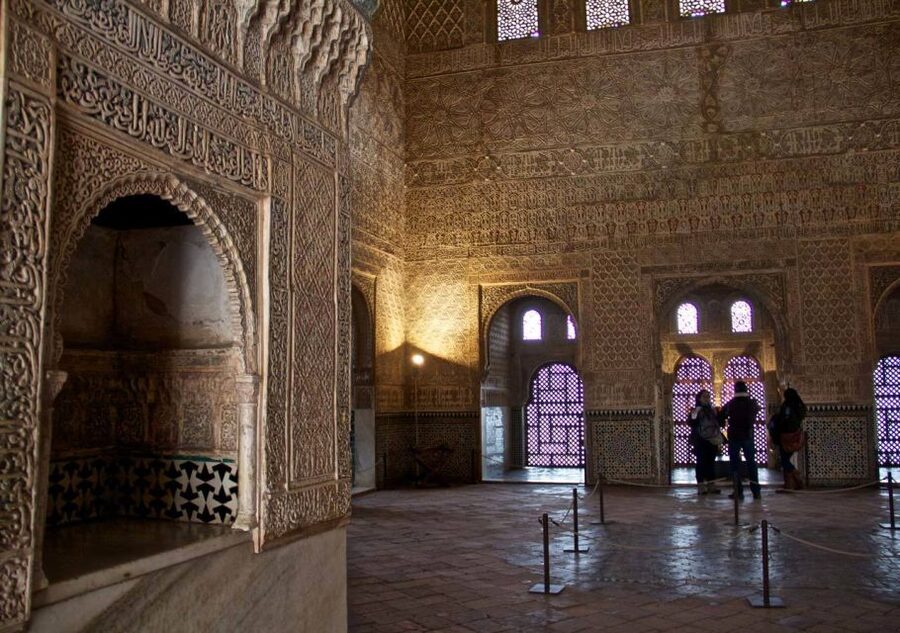 Alhambra & Generalife: Exclusive 3 hours Private Tour - Cancellation and practical value