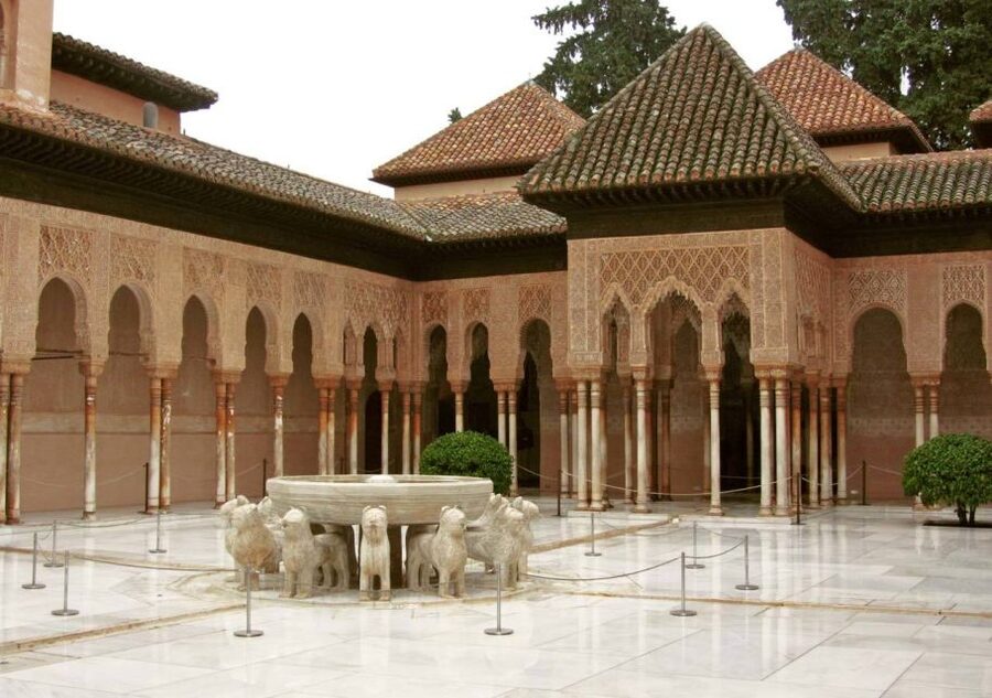 Alhambra & Generalife: Exclusive 3 hours Private Tour - Why a private Alhambra tour can be worth the cost