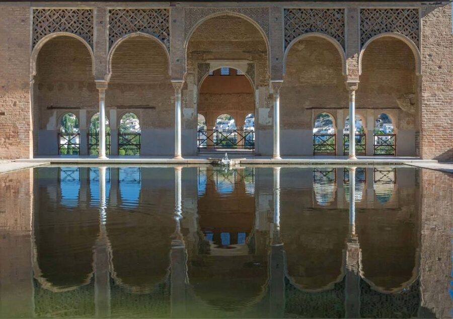 Alhambra & Generalife: Exclusive 3 hours Private Tour - Generalife gardens and a change of pace