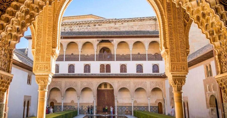 Alhambra & Generalife: Exclusive 3 hours Private Tour - Palace of Carlos V, a later architectural contrast