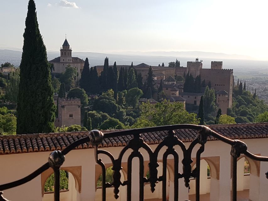 Alhambra: Generalife Gardens & Alcazaba Fast-Track Tour - Why this three-hour Alhambra visit works