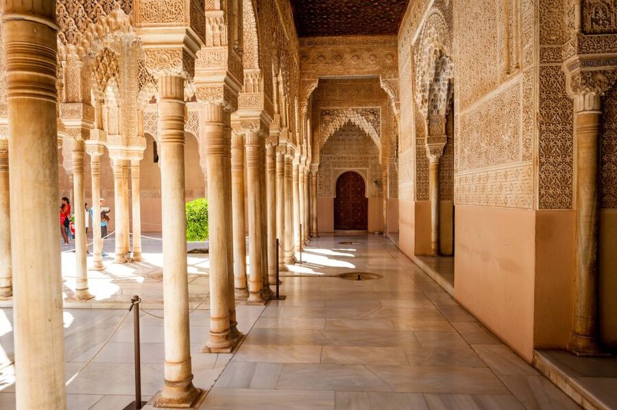 Alhambra & Generalife Tour including Transport & Admission - Why the Alhambra needs a guide