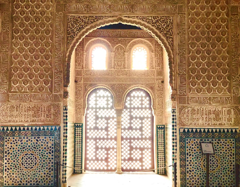 Alhambra: Guided Private Tour with Fast-Track Entry - The Nasrid Palaces: the essential hour