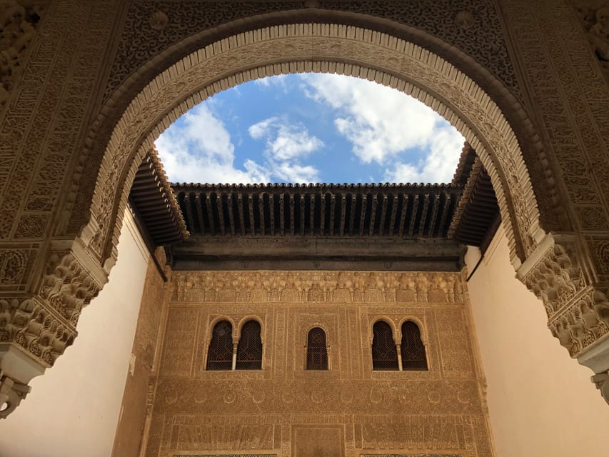 Alhambra: Guided Private Tour with Fast-Track Entry - Generalife: gardens with a royal purpose