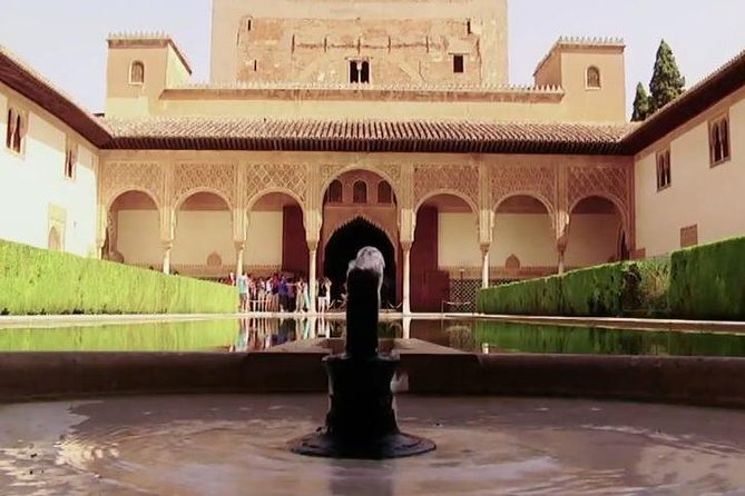 Alhambra Guided Tour & Albaicin Tour from Seville - The Albaicín gives Granada a human scale