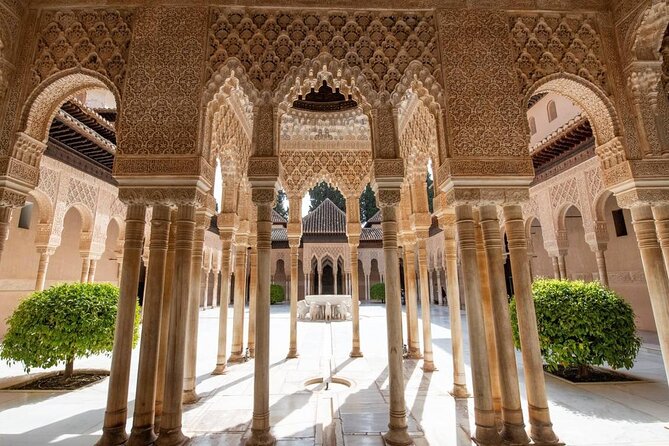 Alhambra Guided Tour & Albaicin Tour from Seville - Generalife gardens: a quiet counterpoint