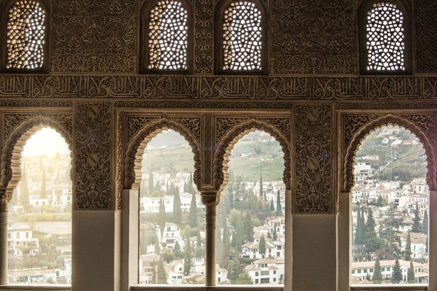 Alhambra & Nasrid Palace: Private Tour with Tickets - Why the Alhambra needs a planned visit
