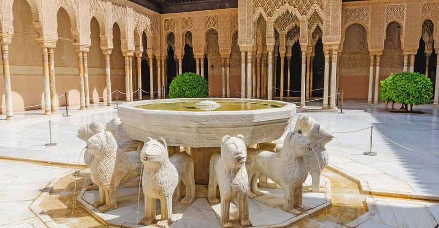 Alhambra & Nasrid Palace: Private Tour with Tickets - The Alcazaba: fortress before palace