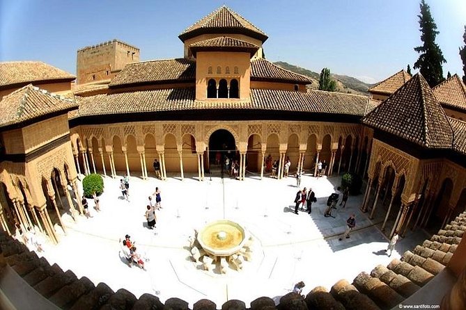Alhambra, Nasrid Palaces, Generalife & Alcazaba Private Tour - The Nasrid Palaces and Their Arabic Inscriptions