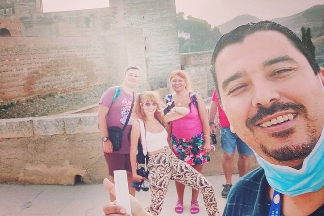 Alhambra, Nasrid Palaces, Generalife & Alcazaba Private Tour - The Alcazaba Fortress in 15 Minutes