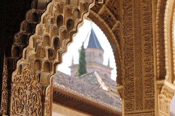 Alhambra Private/Small Group Tour & Nasrid Palaces Skip the Line - Guide quality can shape the whole experience