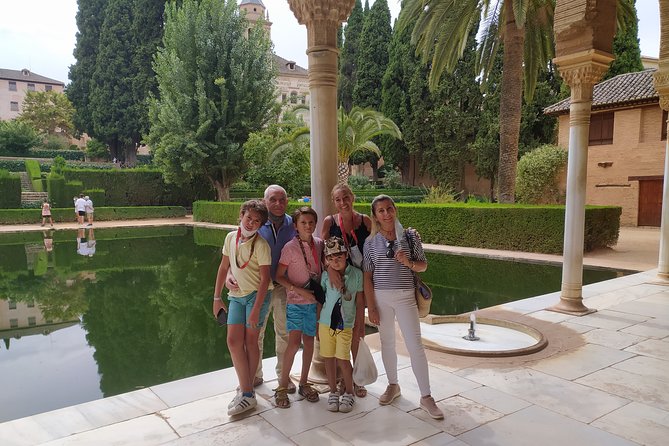 Alhambra : Private Tour for Families - Meeting point, transport, and physical effort